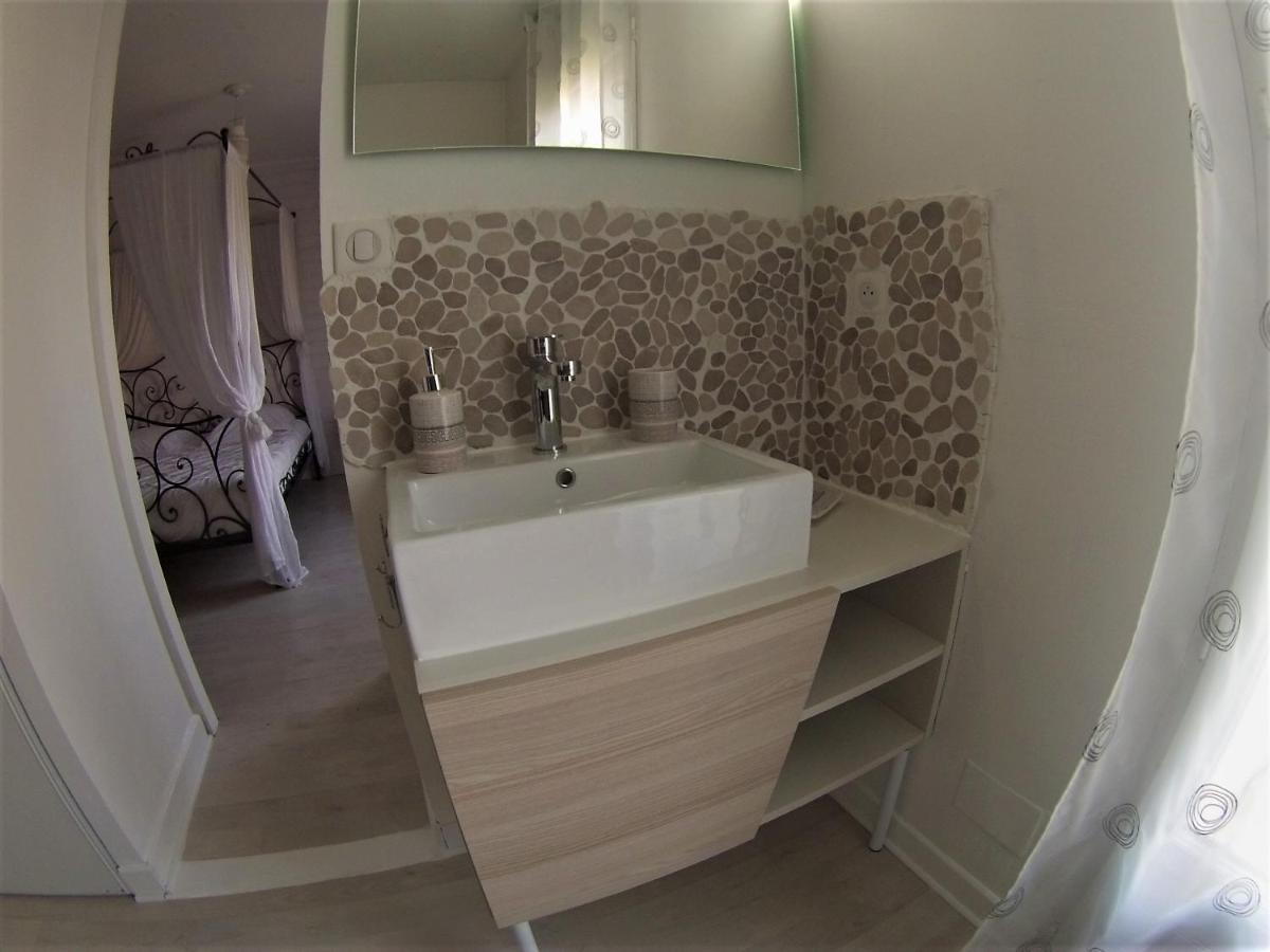 Au Coeur Du Bien Etre, chambre d'hôtes avec piscine chauffée et couverte, SPA, sauna, massages Monteaux Exterior foto